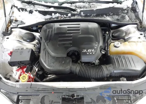 2014 Chrysler 300 z USA, uszkodzony, nr VIN 2C3CCARG2EH328084